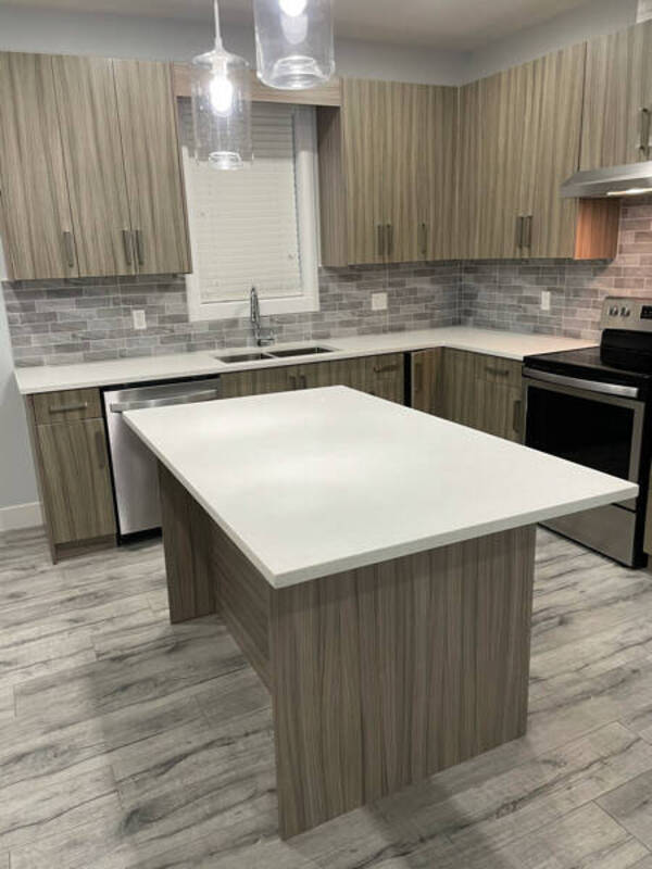 Photo du bâtiment - 1025 Stockwell Ave