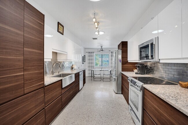 Cocina - 602 NE 37th St