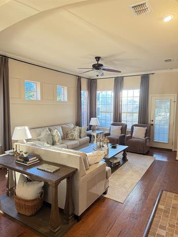 Foto del edificio - 300 Eastland Dr