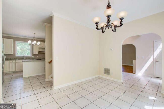 Foto del edificio - 2462 Empire Forest Dr