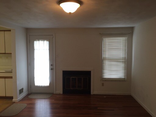Building Photo - 228 Heather Dr