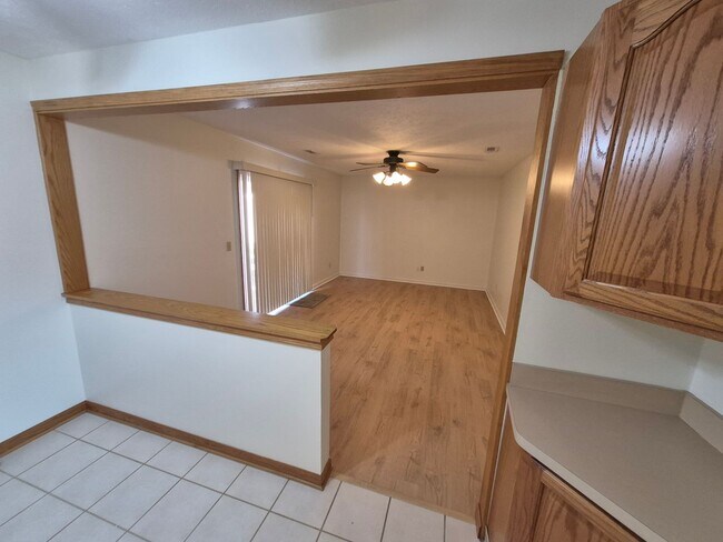 Building Photo - Charming 3BR 1.5BA Home w/ In-Unit Laundry + Central Air + Garage in Avon