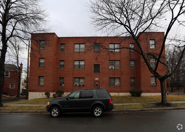 Foto del edificio - 3392 Blaine St NE