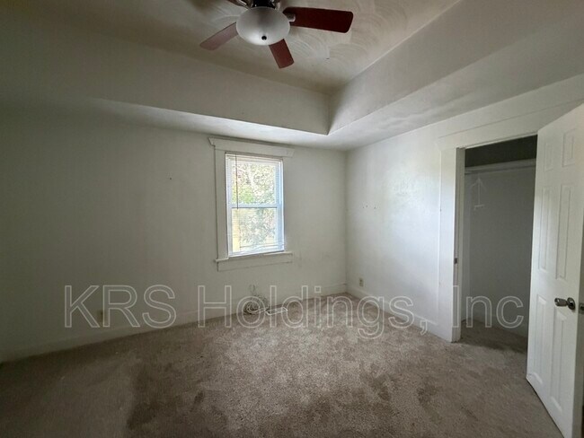 Building Photo - 1025 Baltimore St