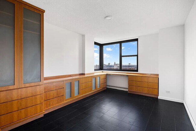 Building Photo - Stunning 1Bedroom 1Bathroom