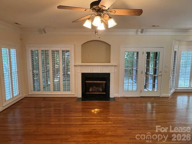 Foto del edificio - 7127 Weddington Brook Dr