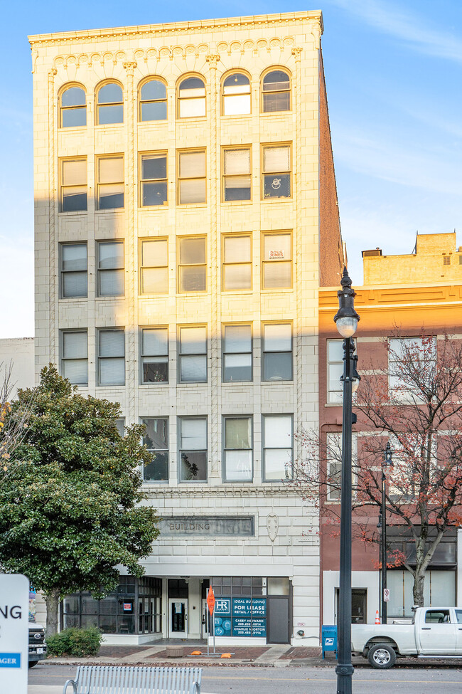 Este edificio histórico ha sido convertida en apartamentos estilo loft a 14 en 2016 - Ideal Building