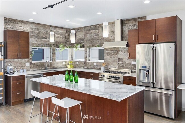 Foto del edificio - Modern & Chic Ballard Stand-Alone Home Nea...