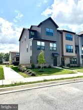 Building Photo - 316 E Grn St