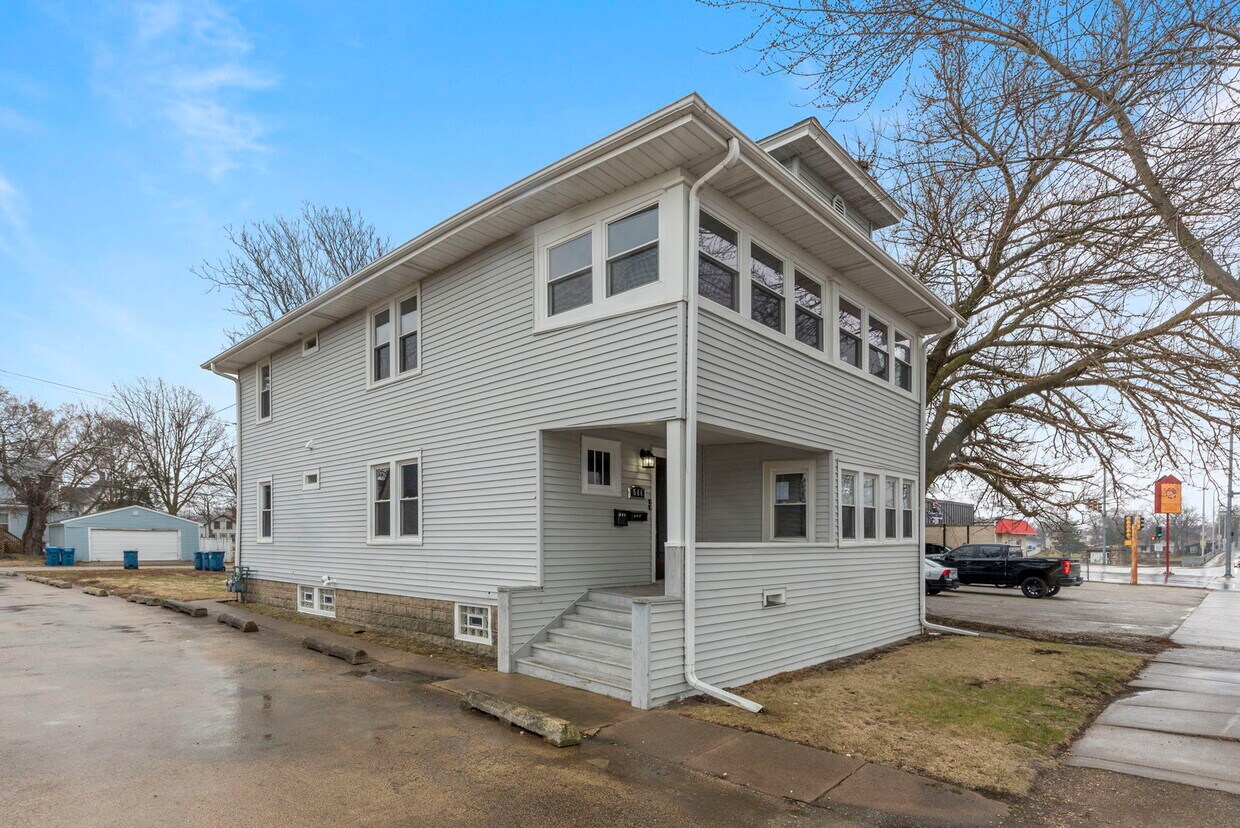 Primary Photo - 544 S Schuyler Ave
