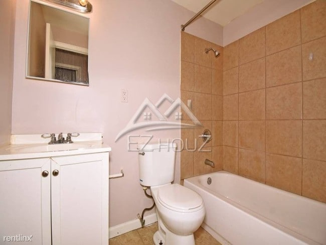 Building Photo - 1 br, 1 bath Apartment - 3910 Groveland Ave,C