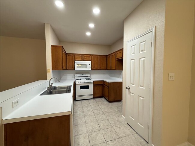 Building Photo - 303 Kates Way