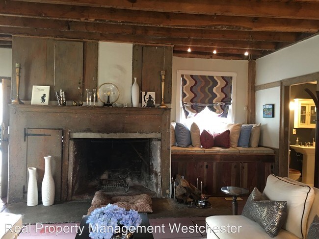 Foto del edificio - 1141 Old Quaker Hill Rd
