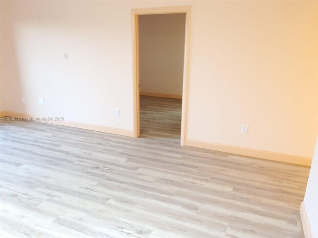 Foto del edificio - 8615 NW 8th St