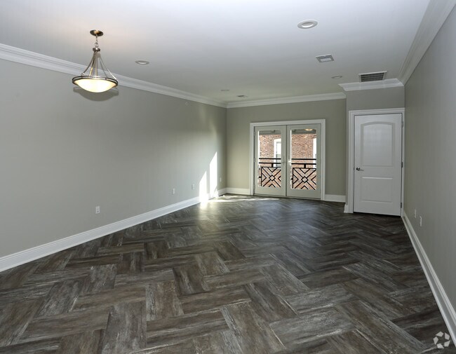 Interior Photo - 76 Bruen