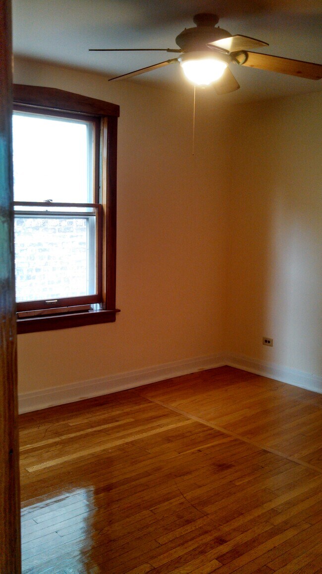 Foto del edificio - 624 Elgin Ave
