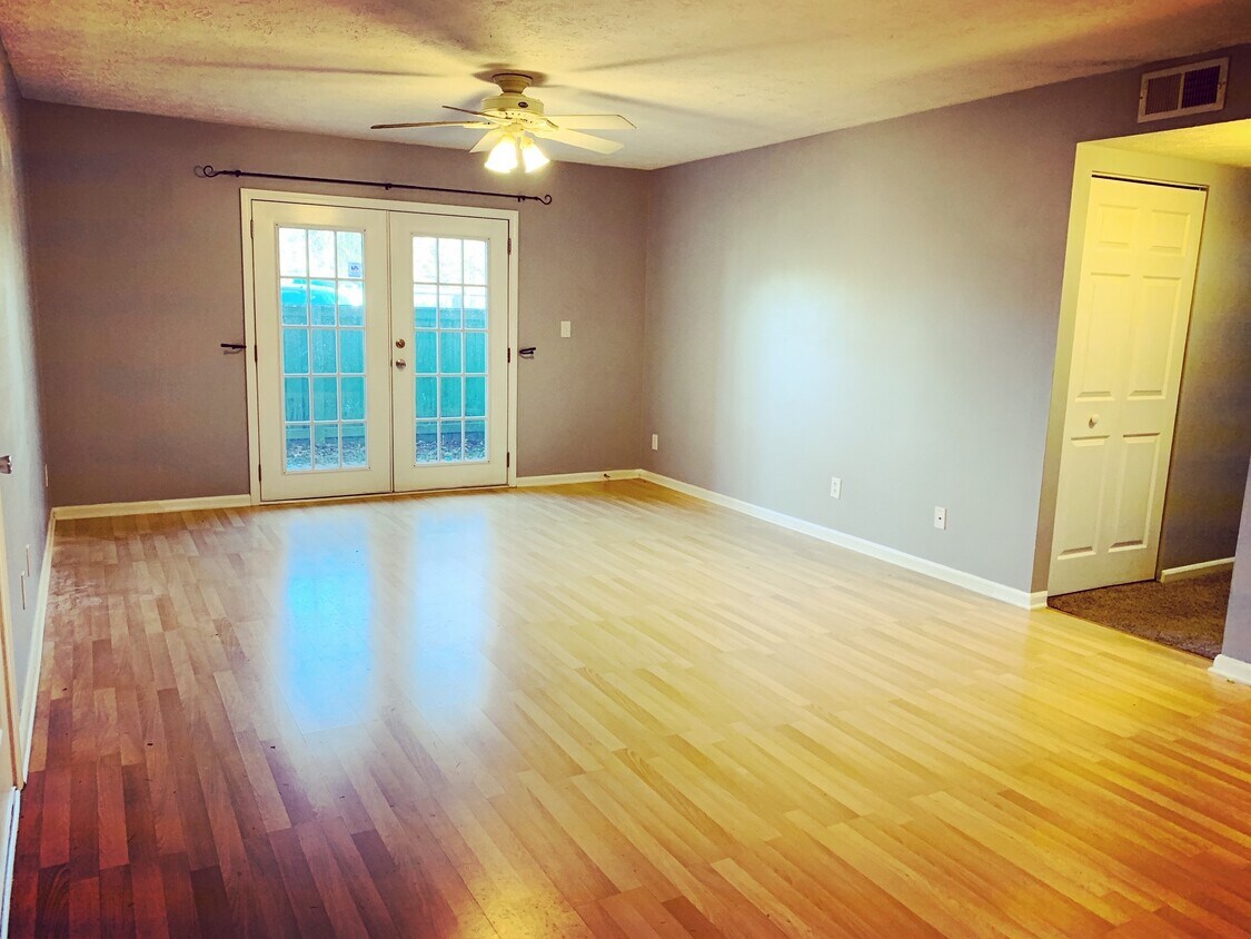 101 Wisteria Landing Cir, Louisville, KY 40218 Townhouse for Rent in