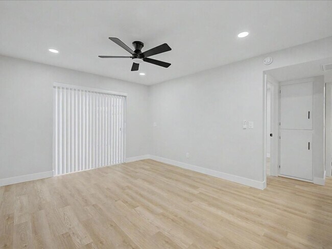 Foto del edificio - Beautiful & Spacious Home with Modern Upgrades & Community Amenities