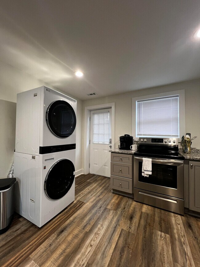 Foto del edificio - 401 Cedar Lane Rd