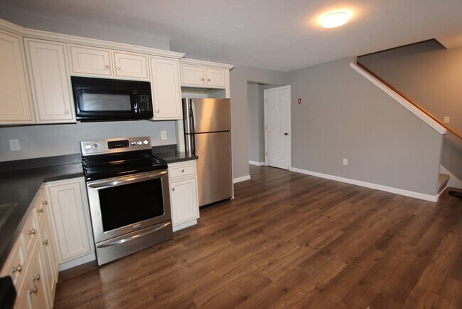 Building Photo - 6 Canal St