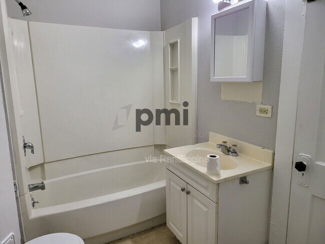 Foto del edificio - 750 W Cushing St