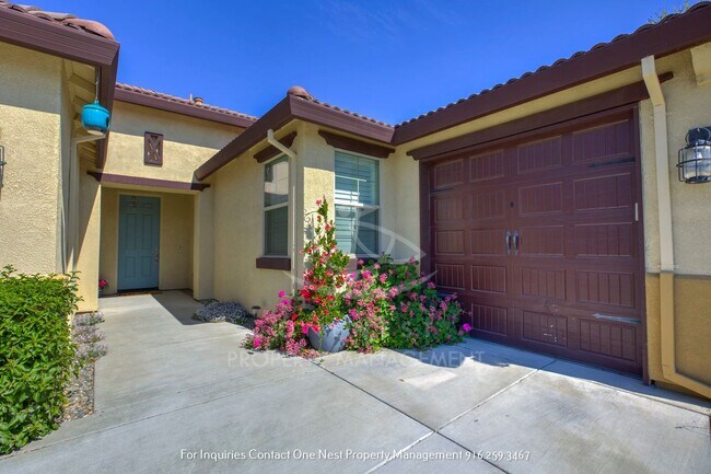 Foto del edificio - Offering a 6 Month Lease | 4 Bedroom 3 Bathroom Plumas Lake Beauty!
