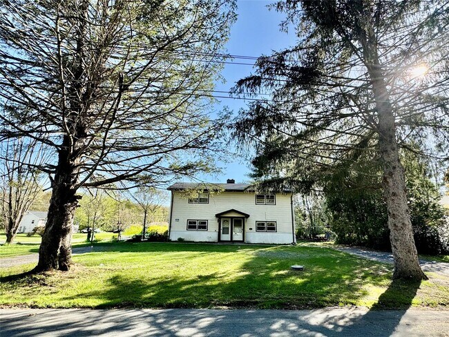 Foto del edificio - 1 Maple Ln