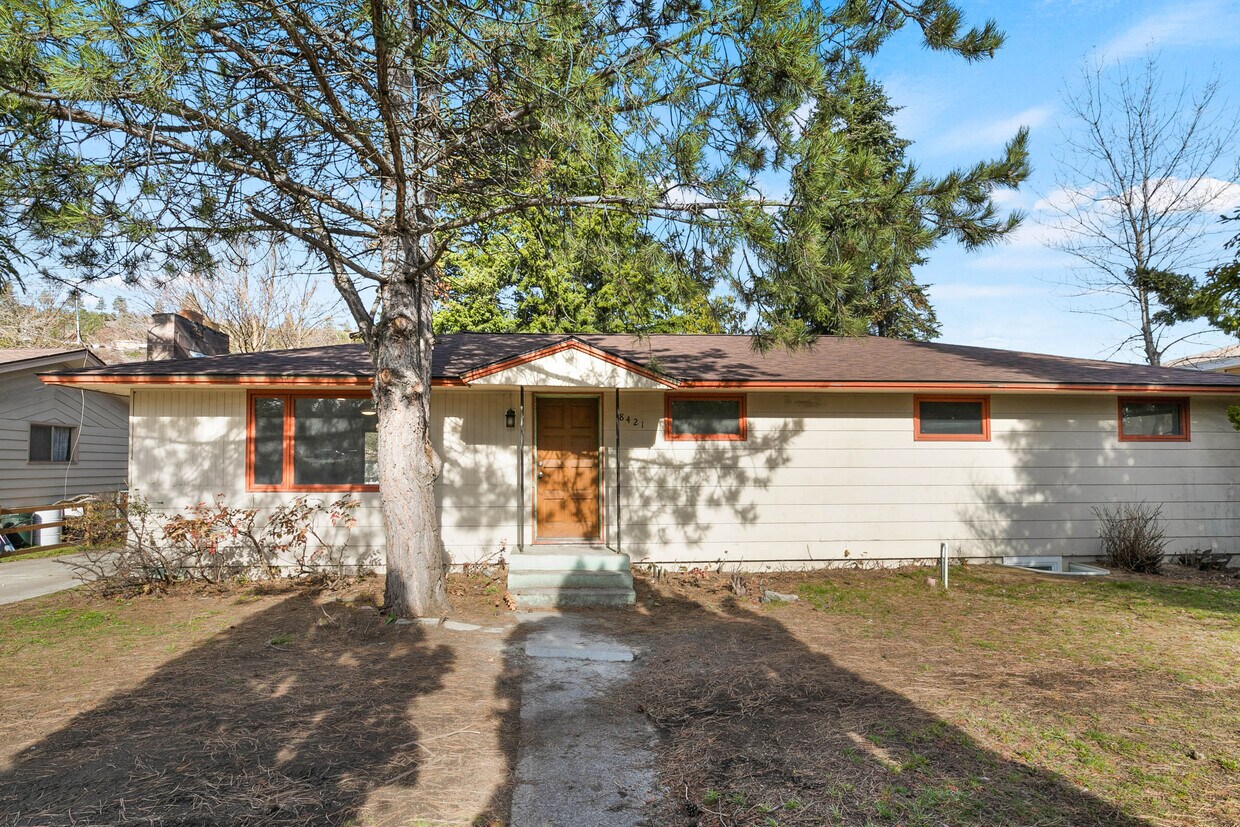 8421 N Country Homes Blvd, Spokane, WA 99208 House Rental in Spokane