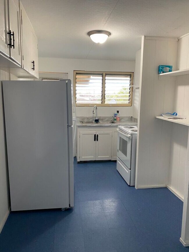 Building Photo - Aliamanu/Salt Lake - 2 bedroom 1 bath Duplex