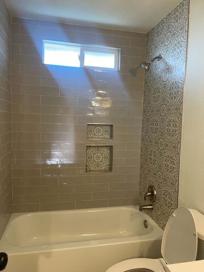 Building Photo - 119 Decatur St