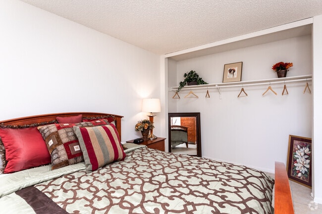 2BR, 1BA - 796SF Bedroom - Loma Vista Apartments