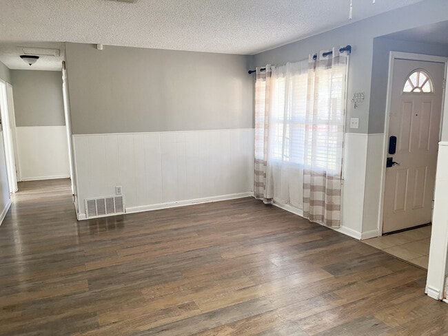 Foto del edificio - 2037 Bridge Ave