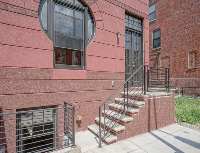 Building Photo - 1827 W Diamond St