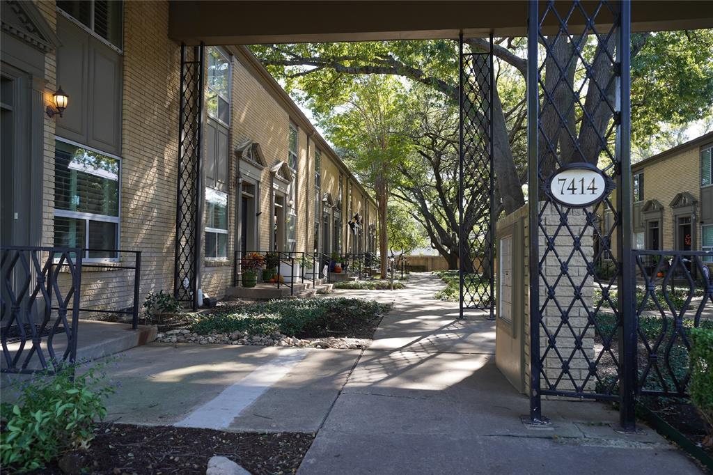 Foto principal - 7414 W Northwest Hwy