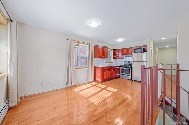 Foto del edificio - 220-09 64th Ave