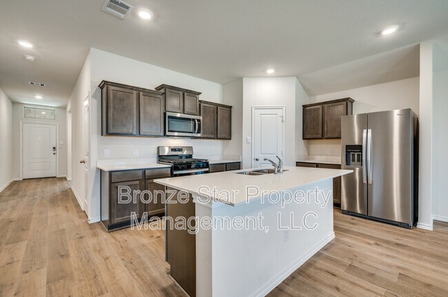 Building Photo - 3924 Jade Dr