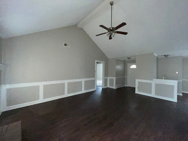 Building Photo - 1050 Trappers Cove