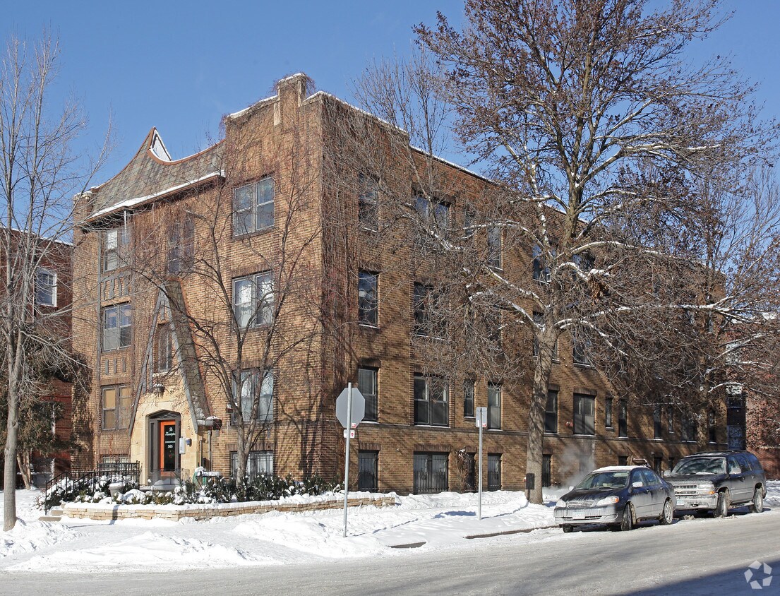 The Kensington Apartments in Saint Paul, MN