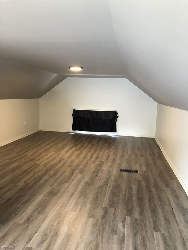 Building Photo - 3 br, 1 bath  - 1016 11th St NW