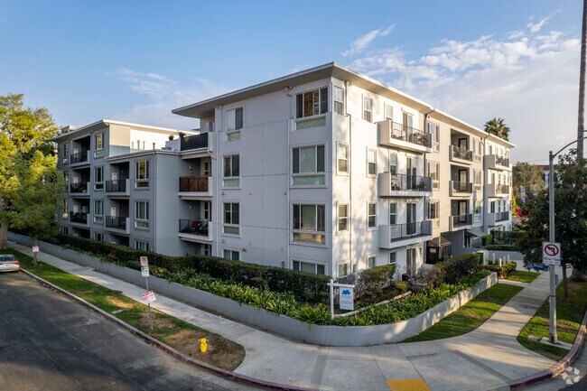 Foto del edificio - 4820 Bellflower Ave