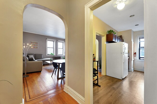 Beautiful Archways - 303 Hamilton Pl