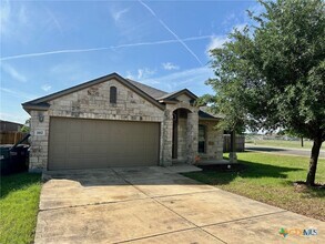 Building Photo - 102 Goldenrod Dr
