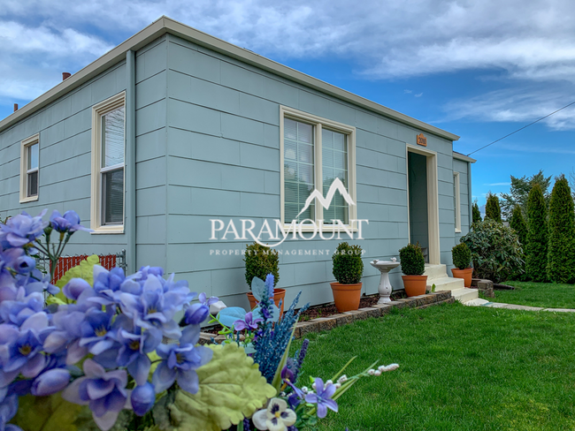 Building Photo - Cozy 2 Bed 1 Bath with Partial Water Views...