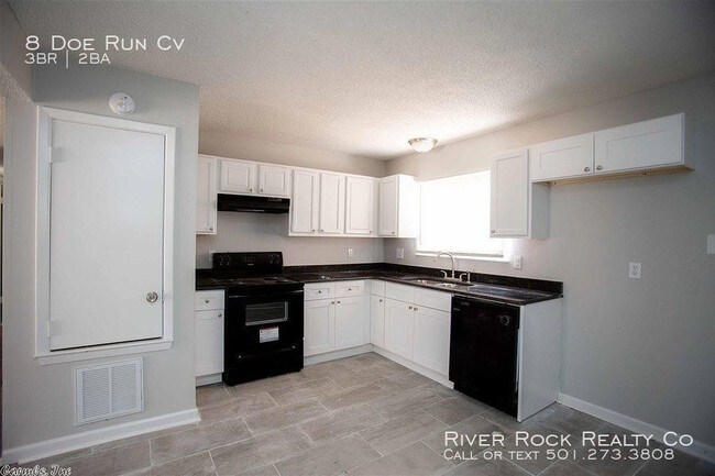 Foto del edificio - 8 Doe Run Cv - 3 beds, 1 full and 1 half bath