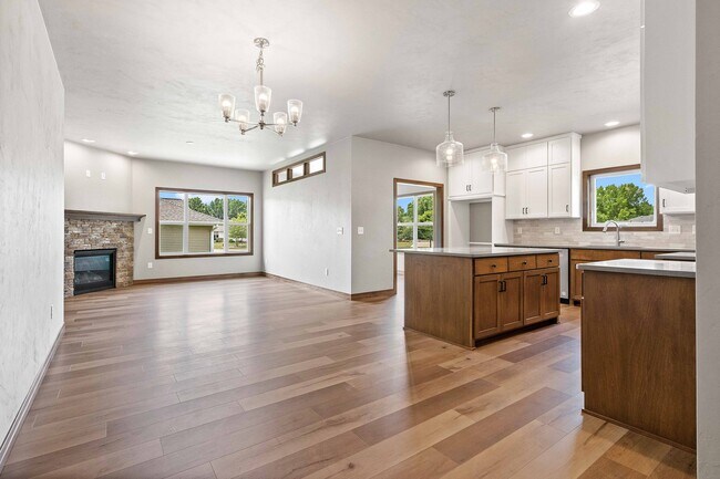 Foto del edificio - 3841 Shore Crest Ln