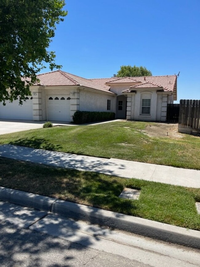 Building Photo - 3 BEDROOM 2 BATH HOME FOR RENT