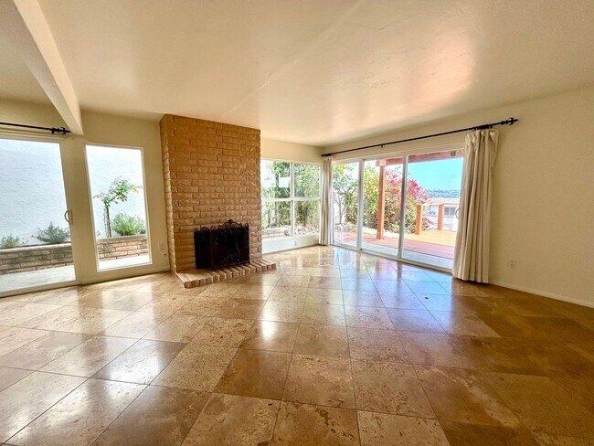 Foto del edificio - Stunning 3 Bed/3.5 Bath with Panoramic Views!