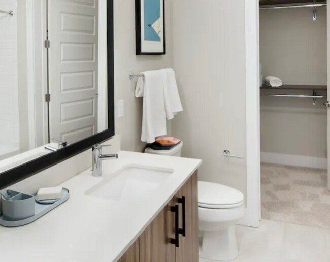 Foto del edificio - 3478 Lakeside Dr NE
