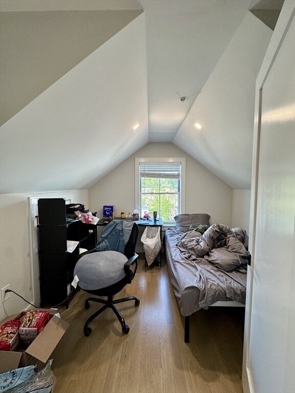 Foto del edificio - 13 Greylock Rd