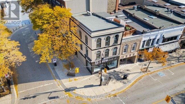 Building Photo - 157 Lochiel St